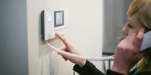 Common Advantages of the Intercom System in Business